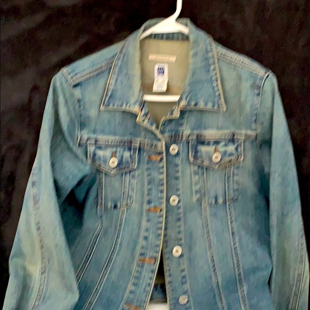 👖GAP FACTORY woman’s denim jacket SIZE LARGE💙
